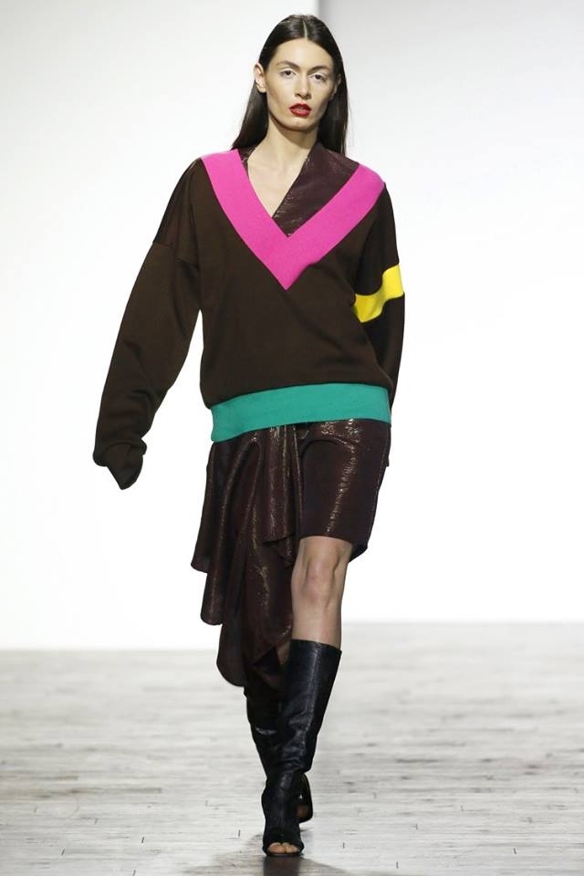 коричневый